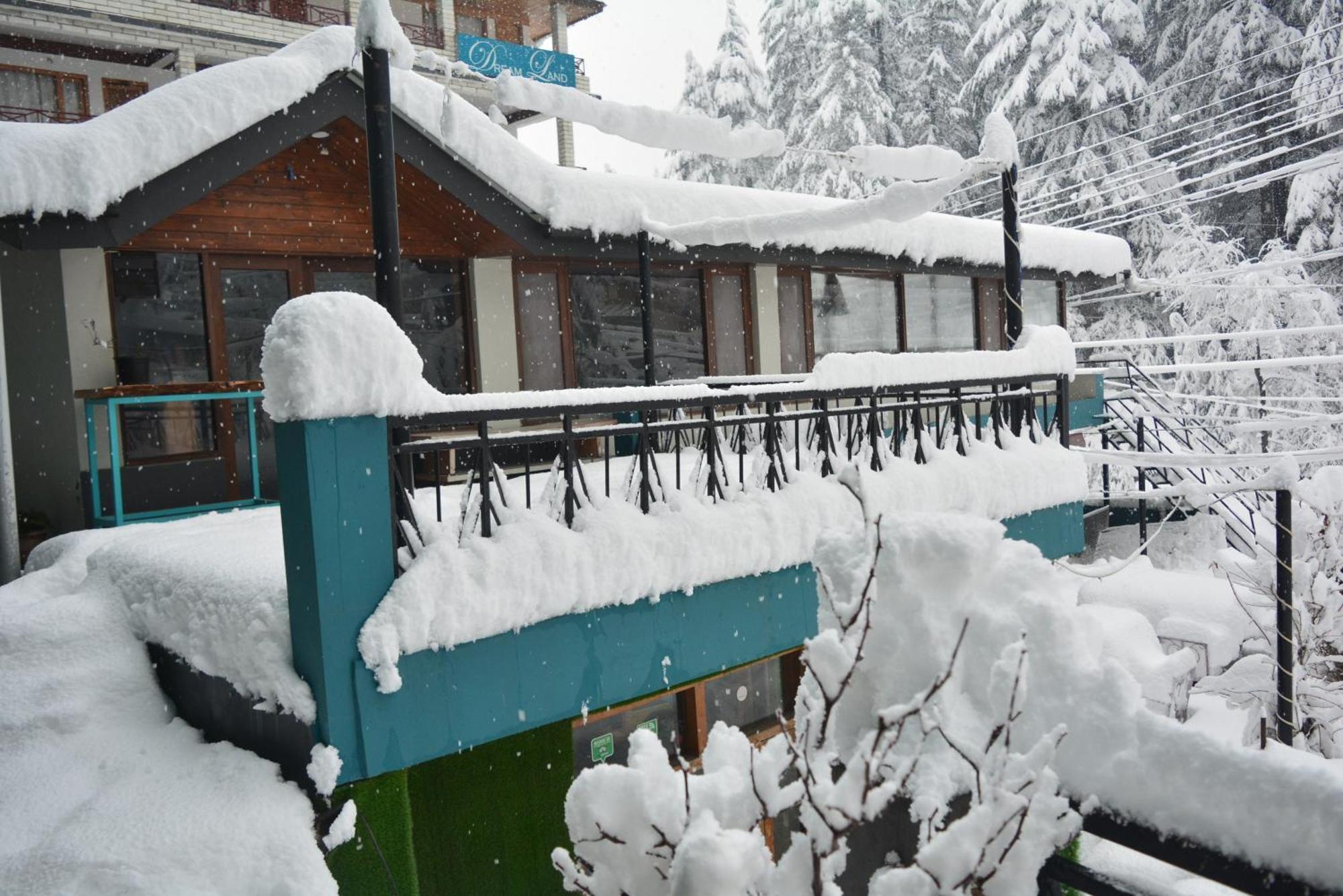 Hotel The Neelgiris à Manāli Extérieur photo