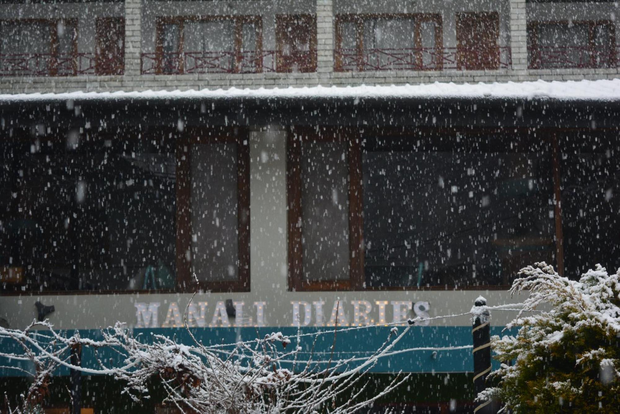 Hotel The Neelgiris à Manāli Extérieur photo
