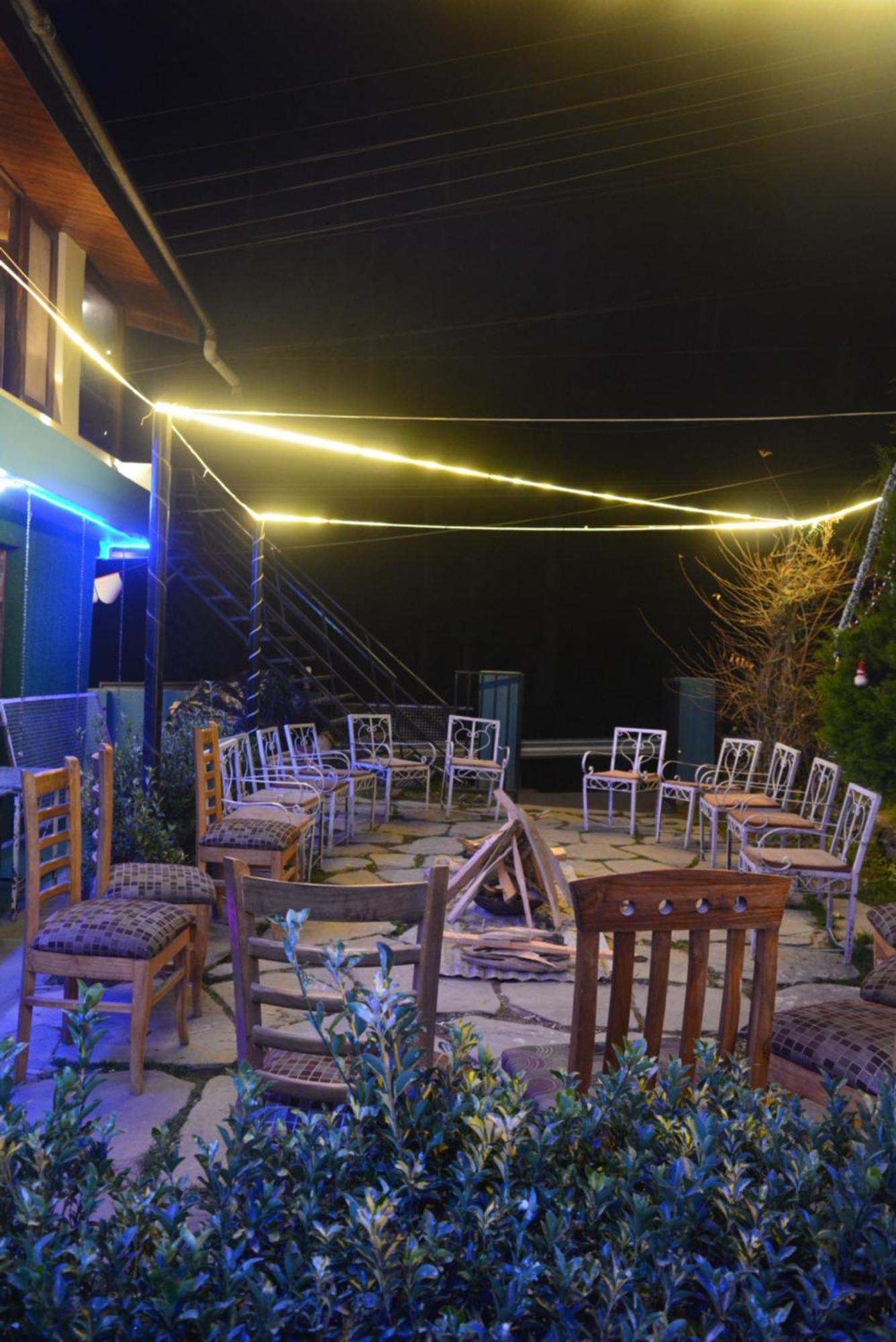 Hotel The Neelgiris à Manāli Extérieur photo