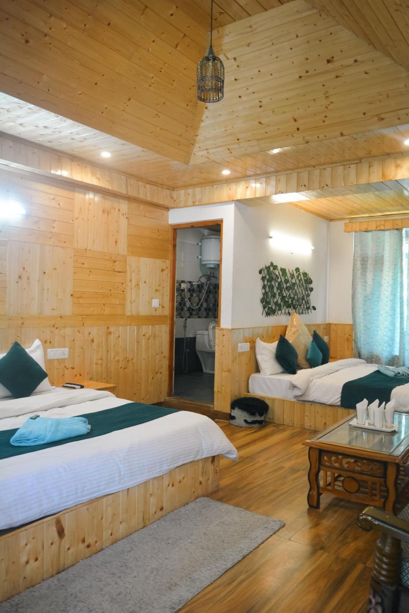 Hotel The Neelgiris à Manāli Extérieur photo