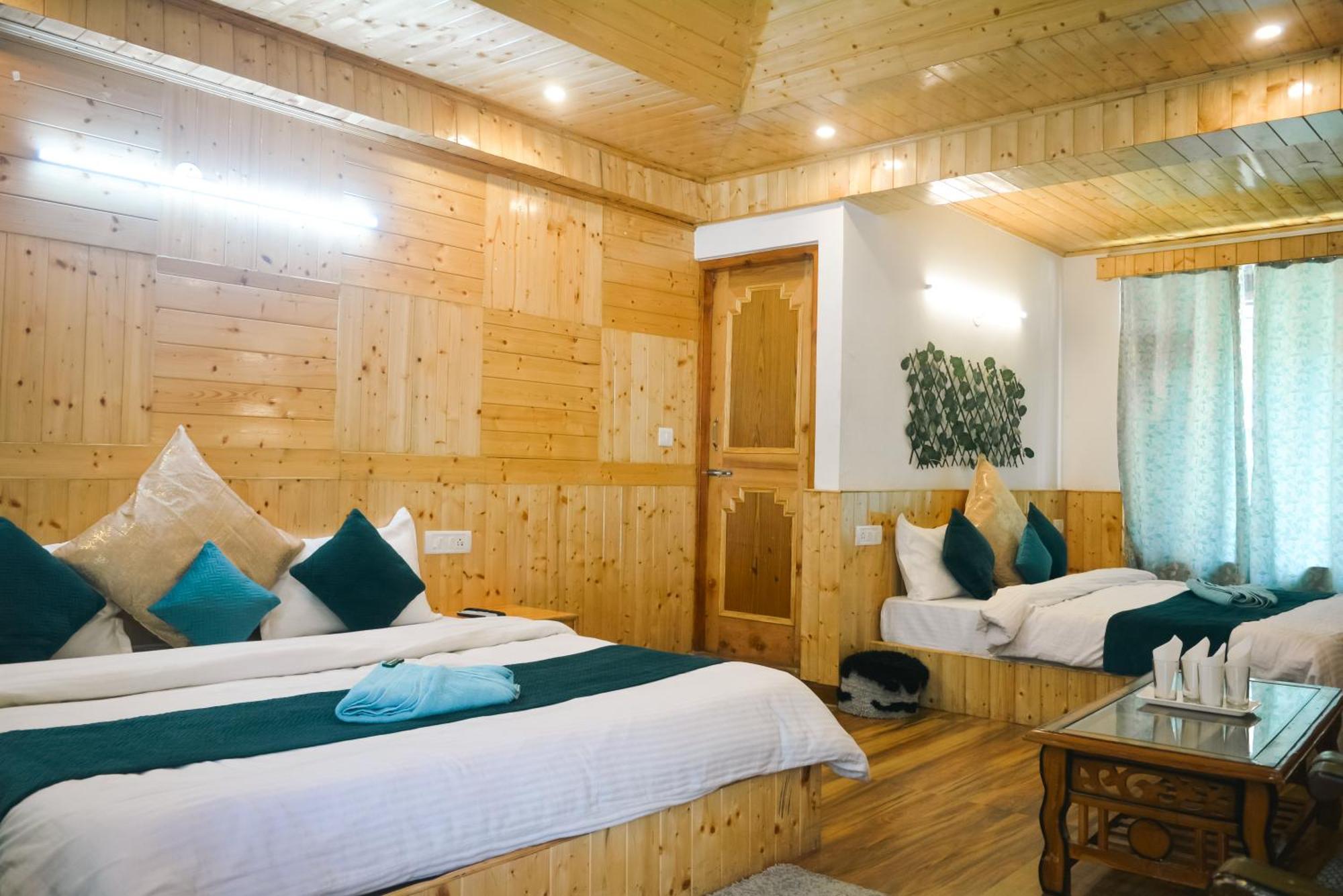 Hotel The Neelgiris à Manāli Extérieur photo