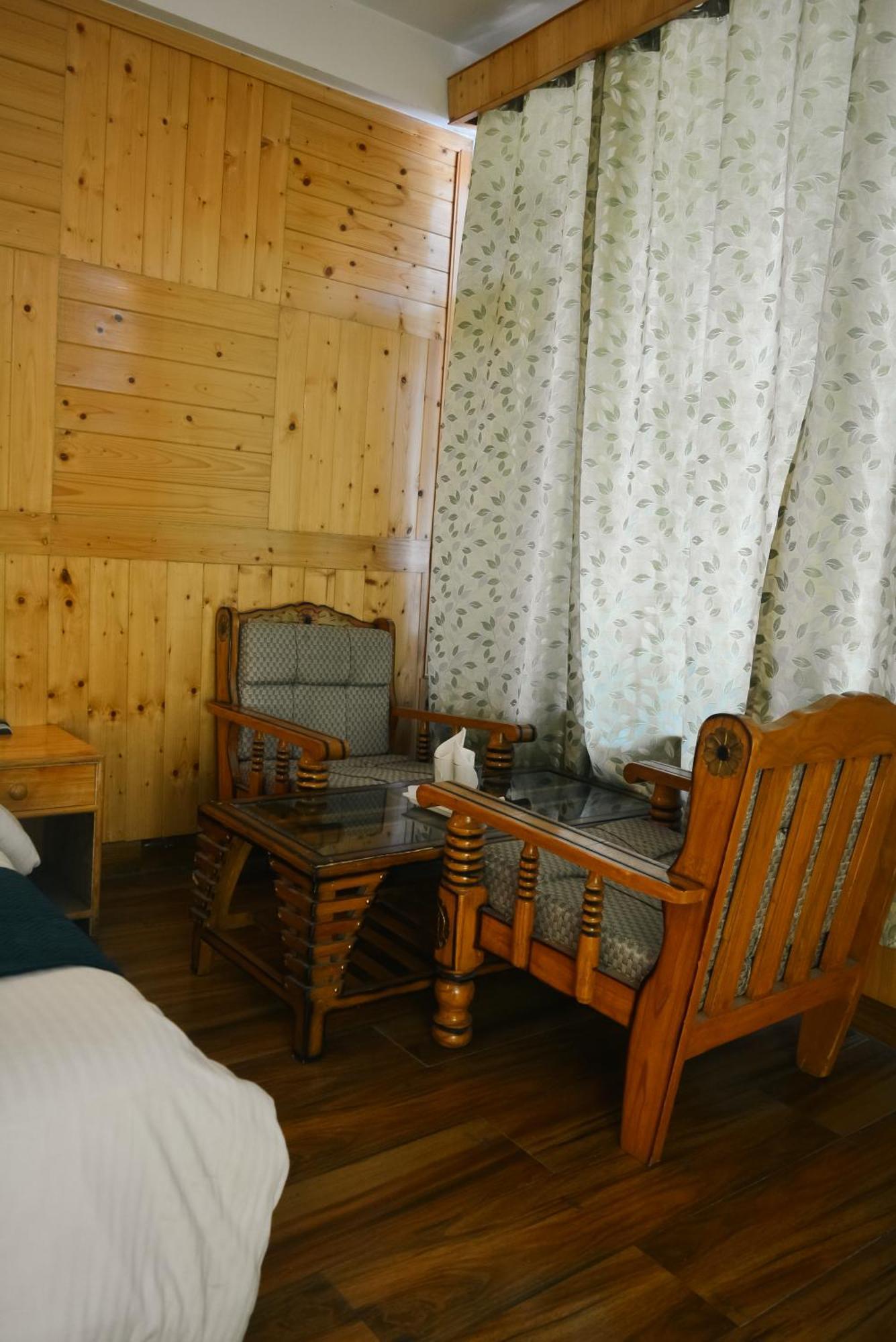 Hotel The Neelgiris à Manāli Extérieur photo