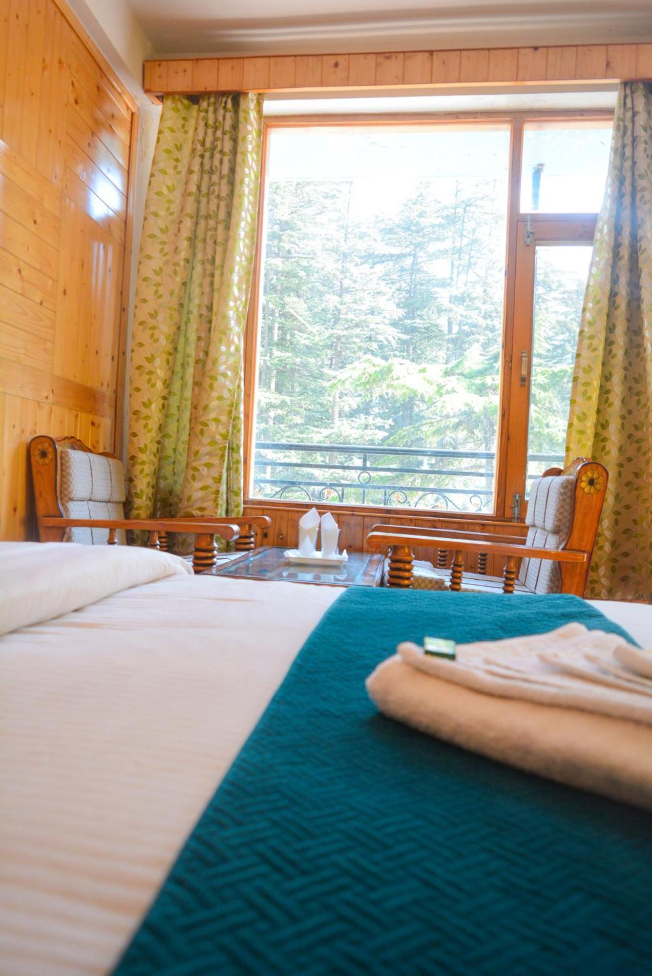 Hotel The Neelgiris à Manāli Extérieur photo