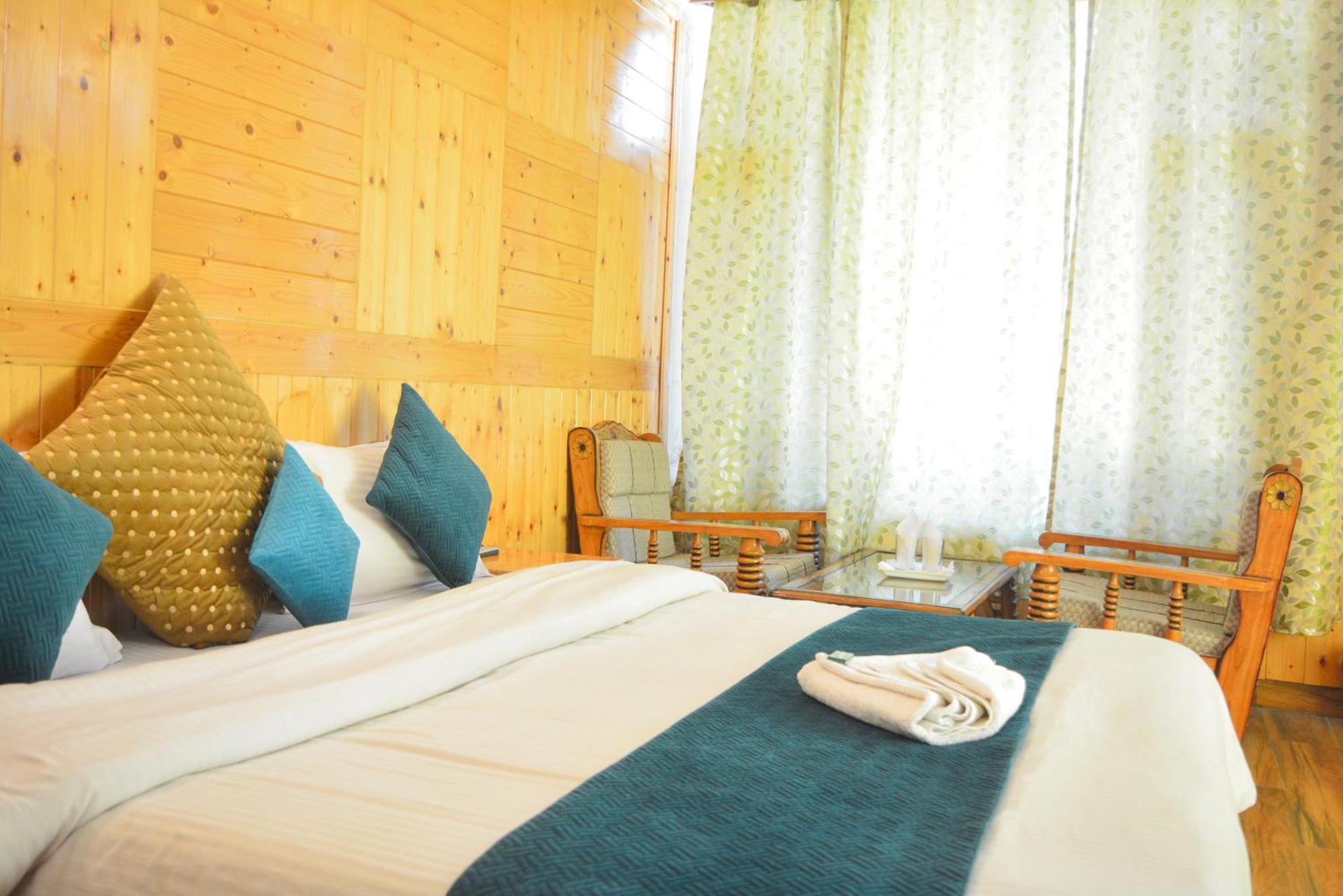 Hotel The Neelgiris à Manāli Extérieur photo