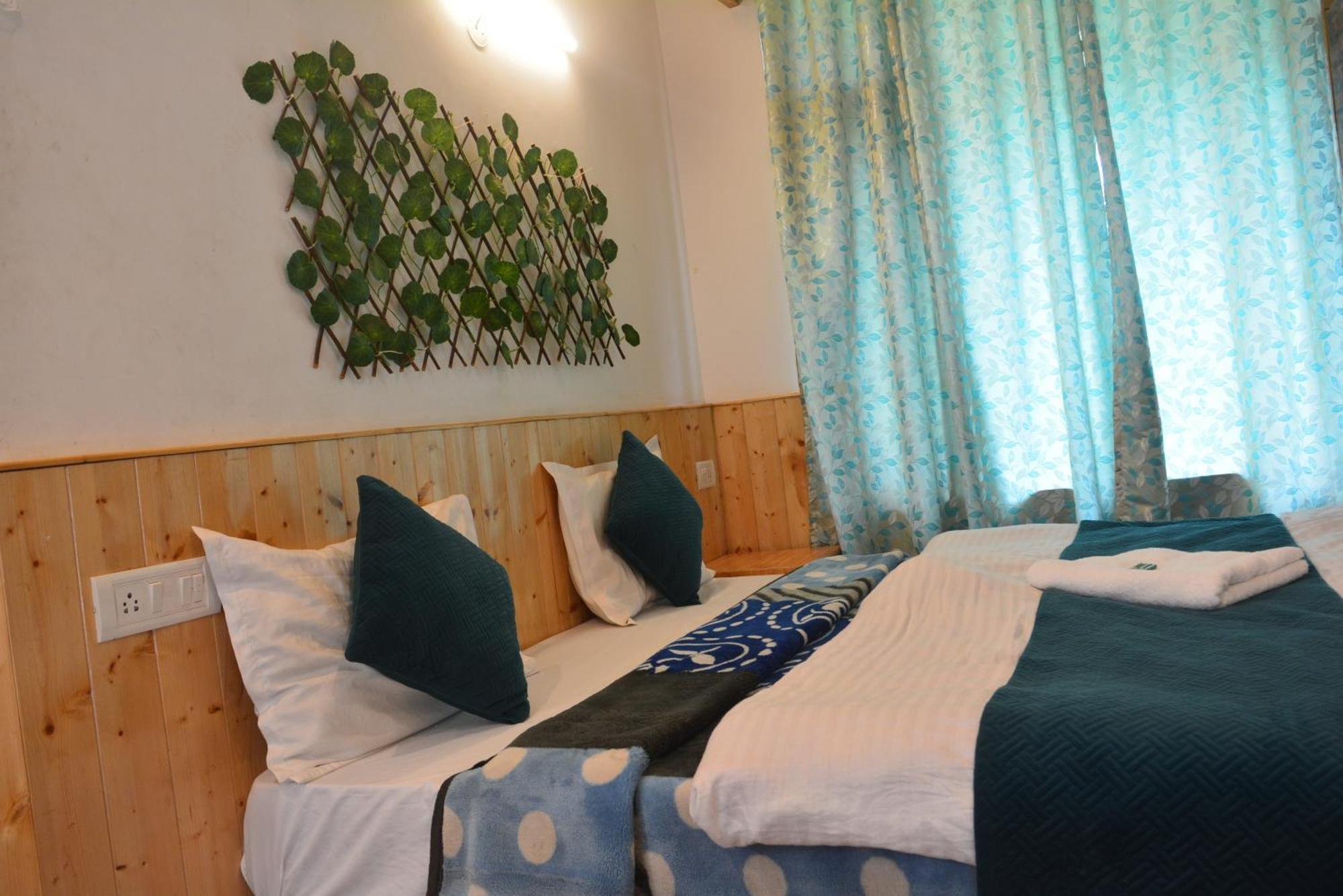 Hotel The Neelgiris à Manāli Extérieur photo