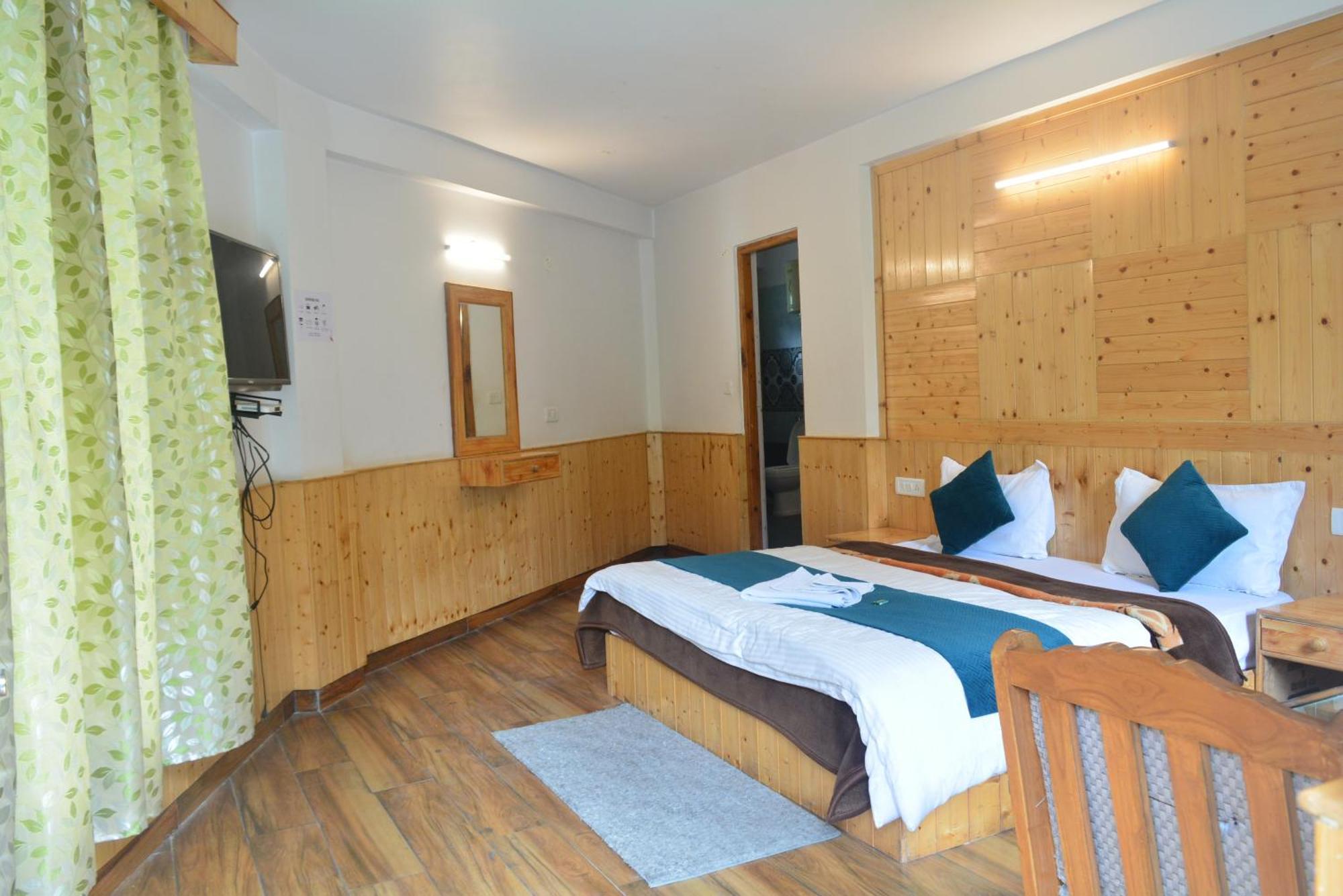 Hotel The Neelgiris à Manāli Extérieur photo