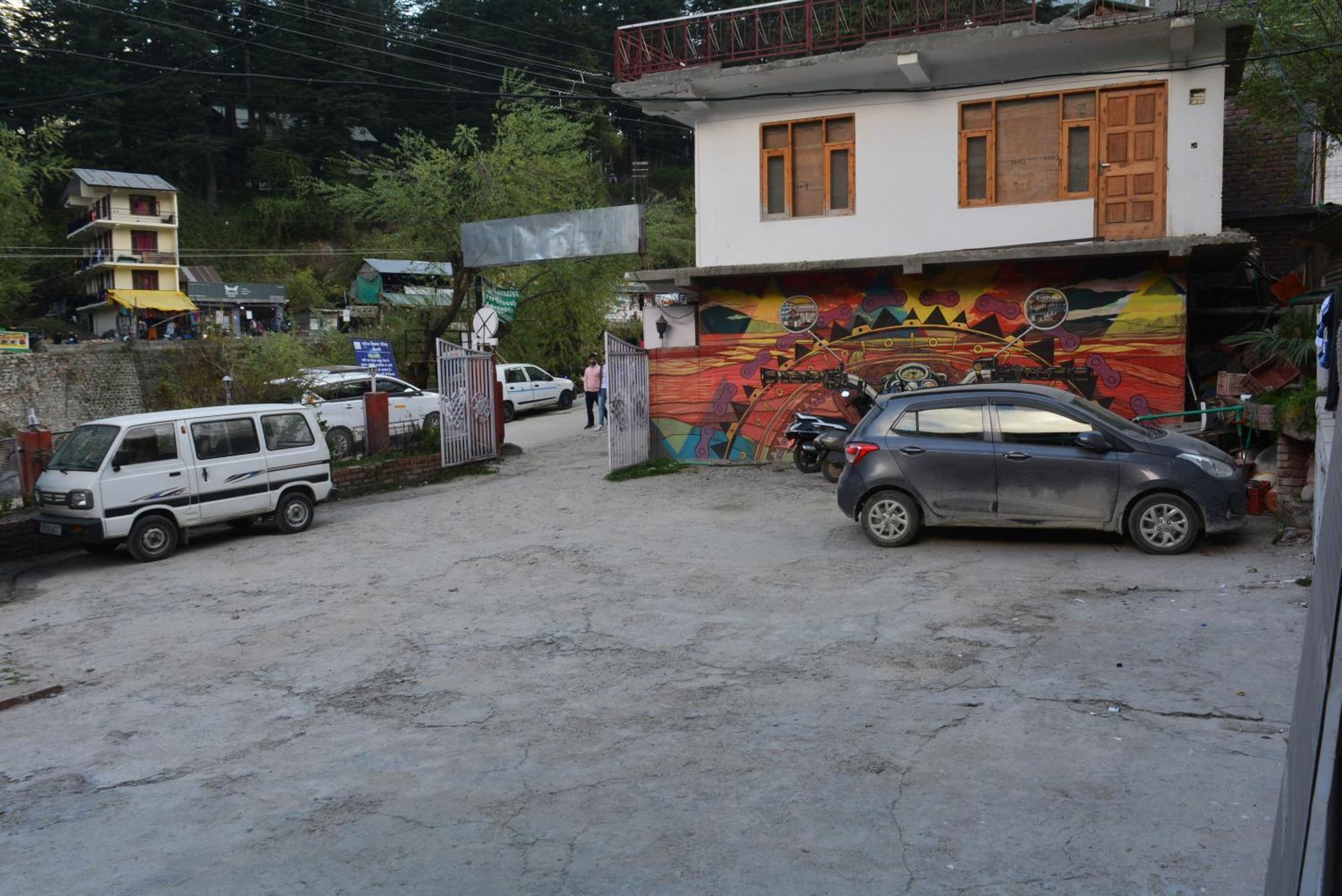 Hotel The Neelgiris à Manāli Extérieur photo