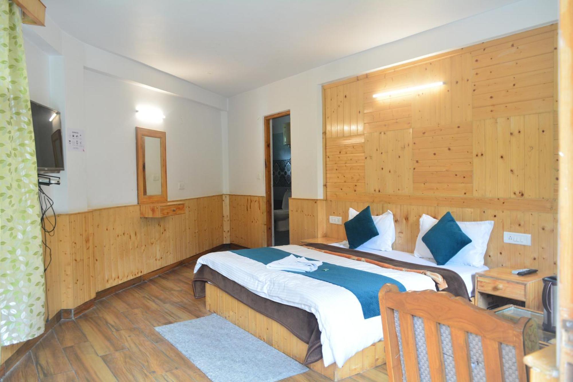 Hotel The Neelgiris à Manāli Extérieur photo