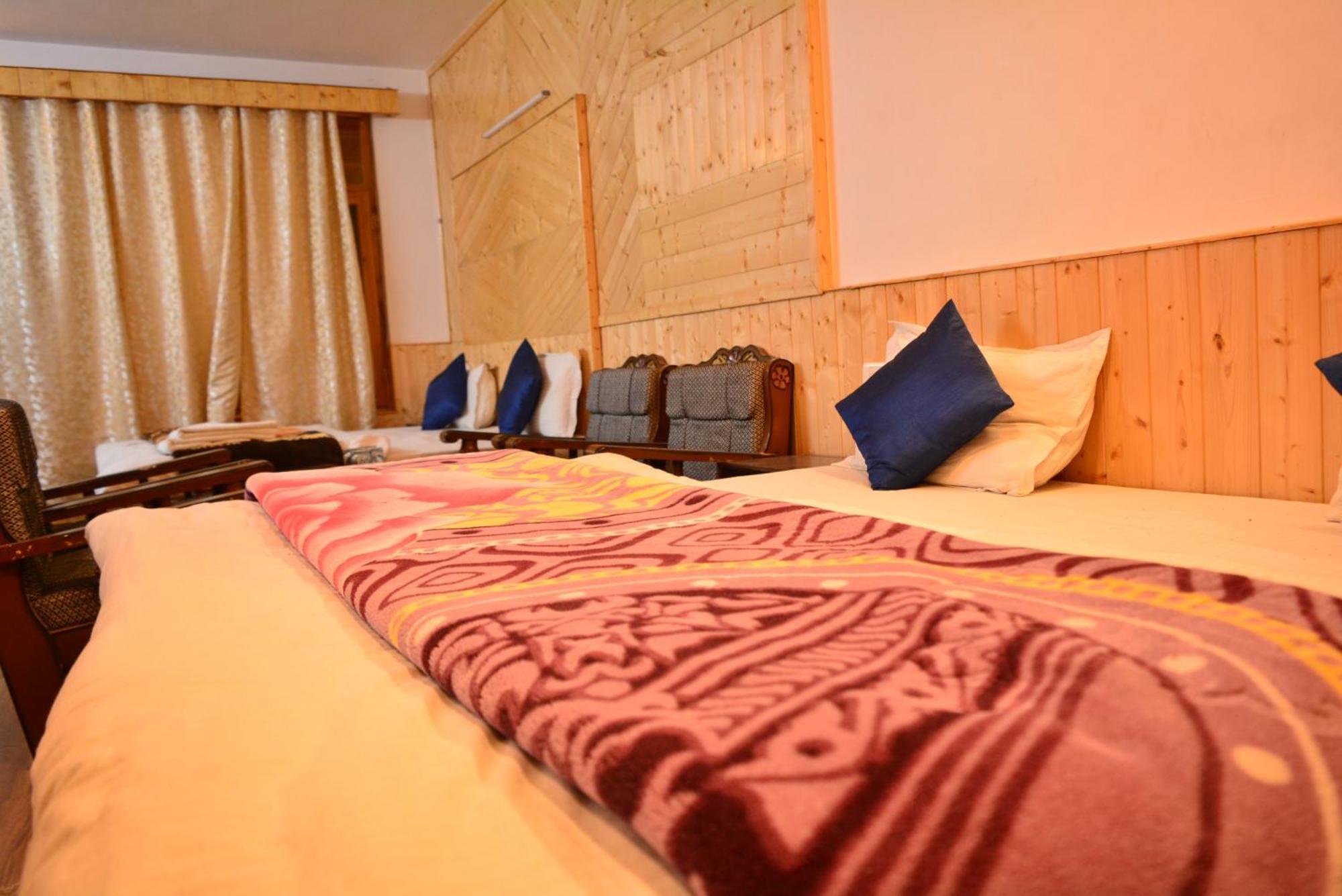 Hotel The Neelgiris à Manāli Extérieur photo
