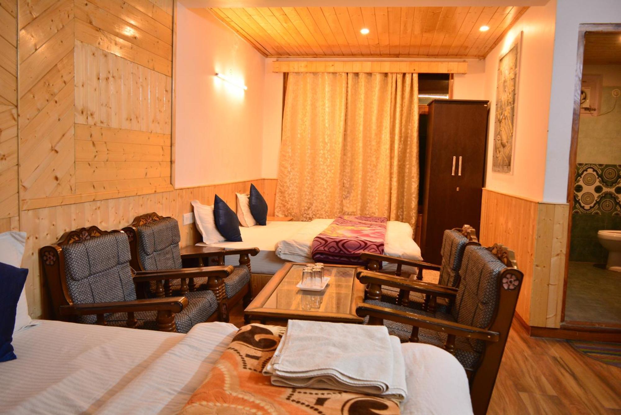 Hotel The Neelgiris à Manāli Extérieur photo