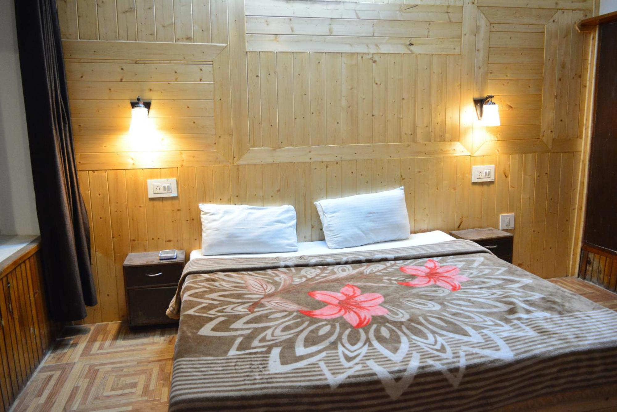 Hotel The Neelgiris à Manāli Extérieur photo