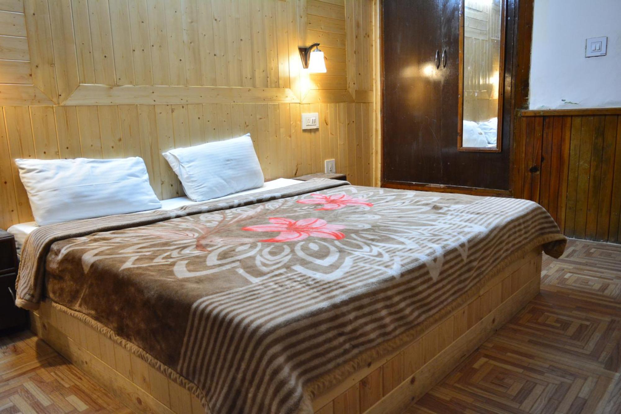 Hotel The Neelgiris à Manāli Extérieur photo