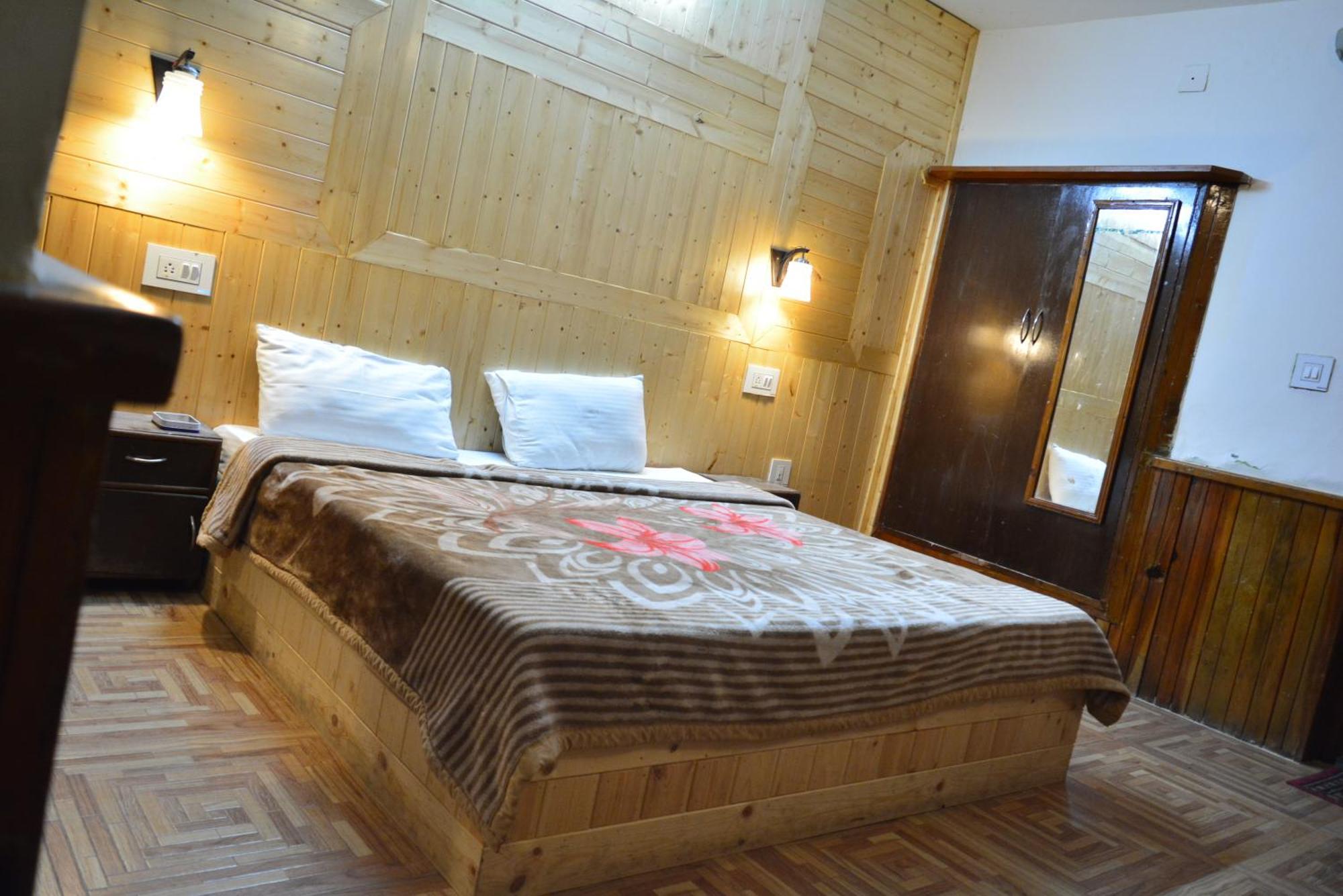 Hotel The Neelgiris à Manāli Extérieur photo