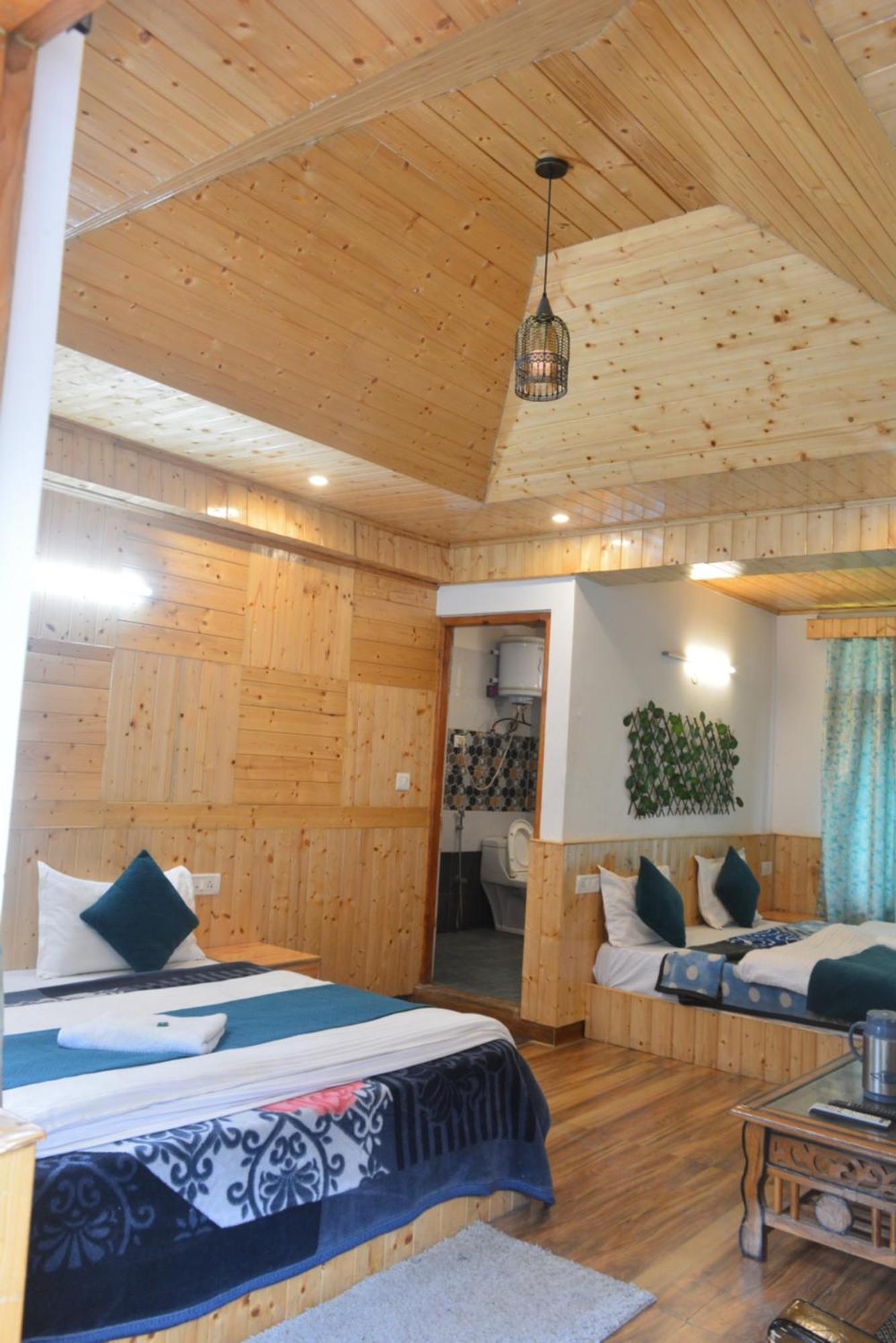 Hotel The Neelgiris à Manāli Extérieur photo