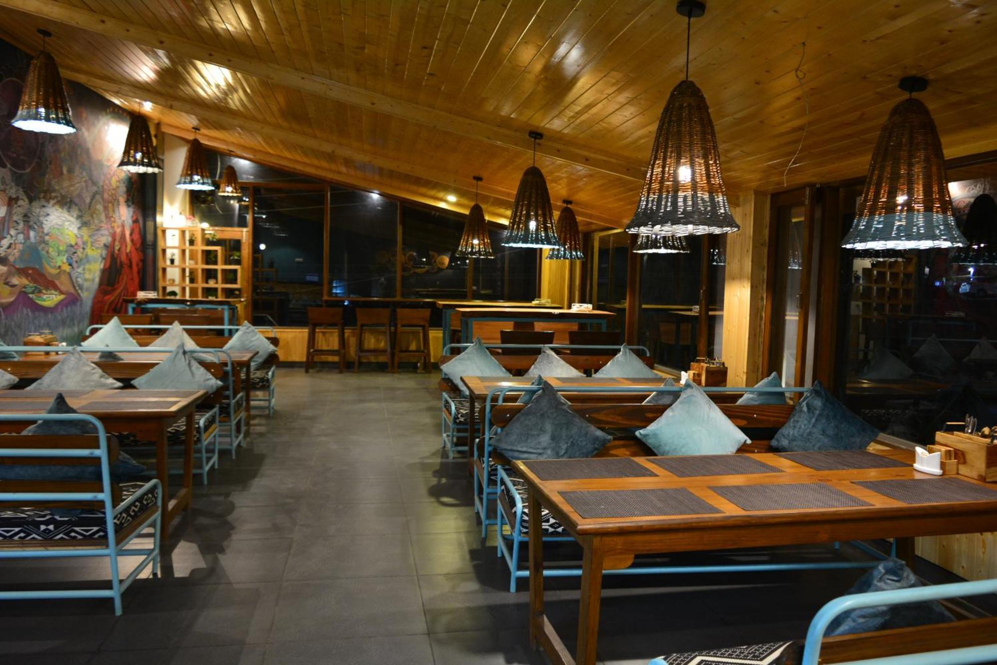Hotel The Neelgiris à Manāli Extérieur photo